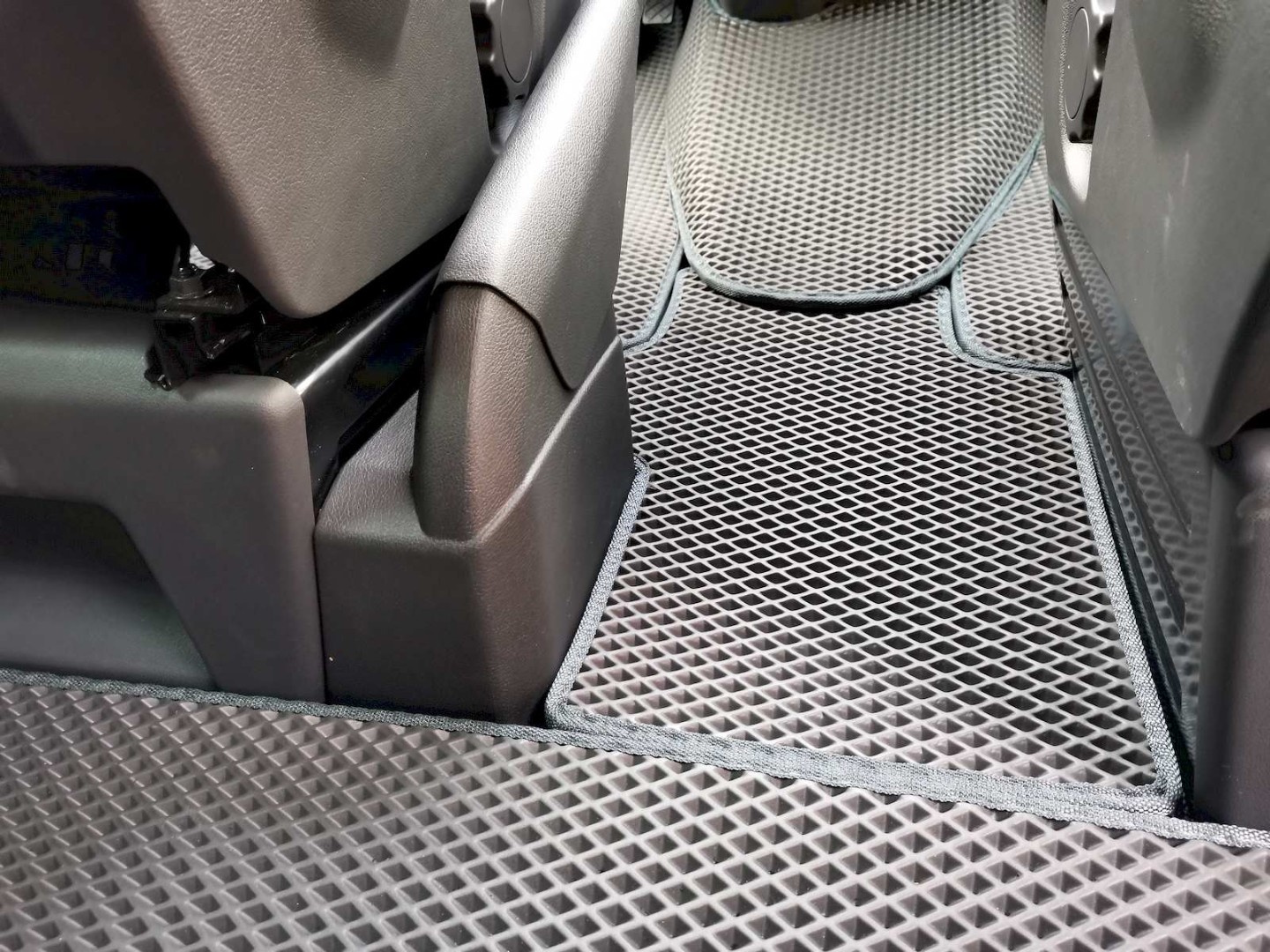 EVA автоковрики для Volkswagen T6 Caravelle 2015-2020 длинная база (одна сдвижная дверь) — IMG_20200619_170750 resized